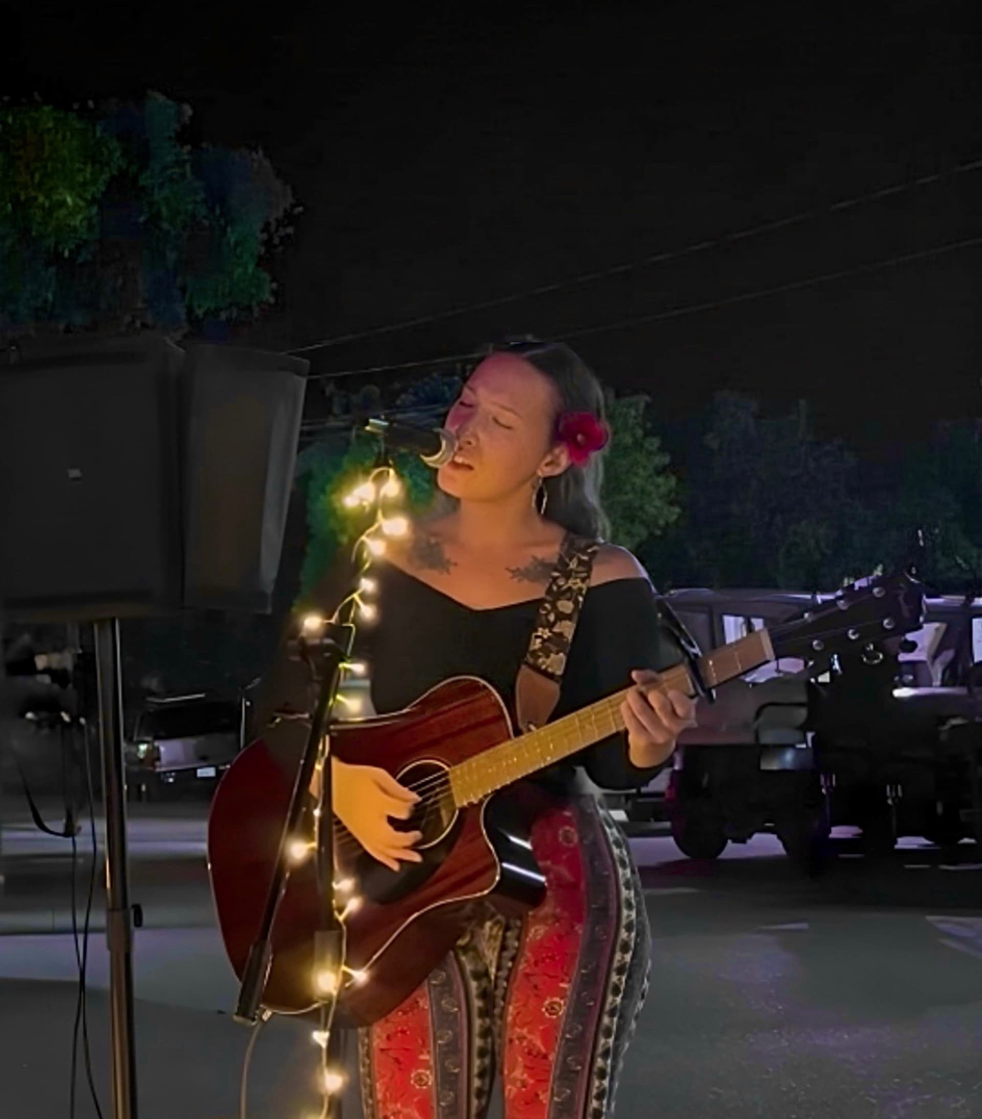 Kaia Violet en Vivo en Pineapple Paradise