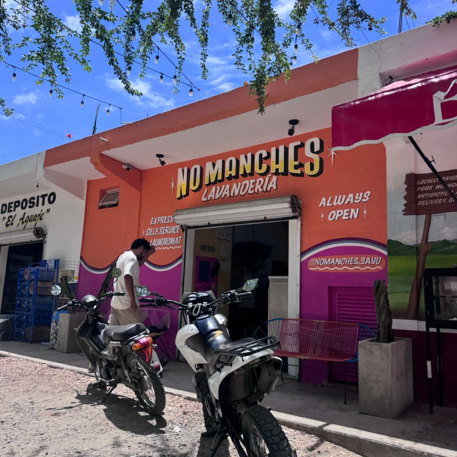 No Manches Laundromat